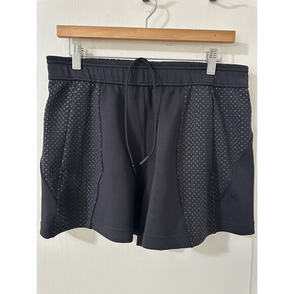 Lululemon Embossed Panel HR Short 4” Textured Logo Size M Black BLK 56761. - Picture 1 of 9
